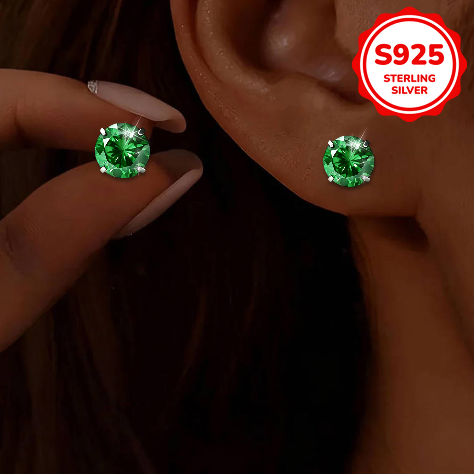 Women's Luxurious S925 Silver Round Synthetic Zirconia Stud Earrings